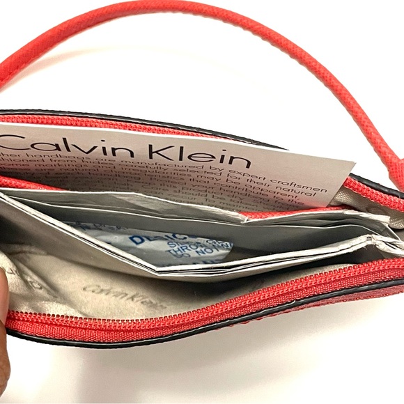 NWOT Calvin Klein Leather Wallet Wristlet/ Cosmetic Pouch Aprox 6x4 - Picture 4 of 8